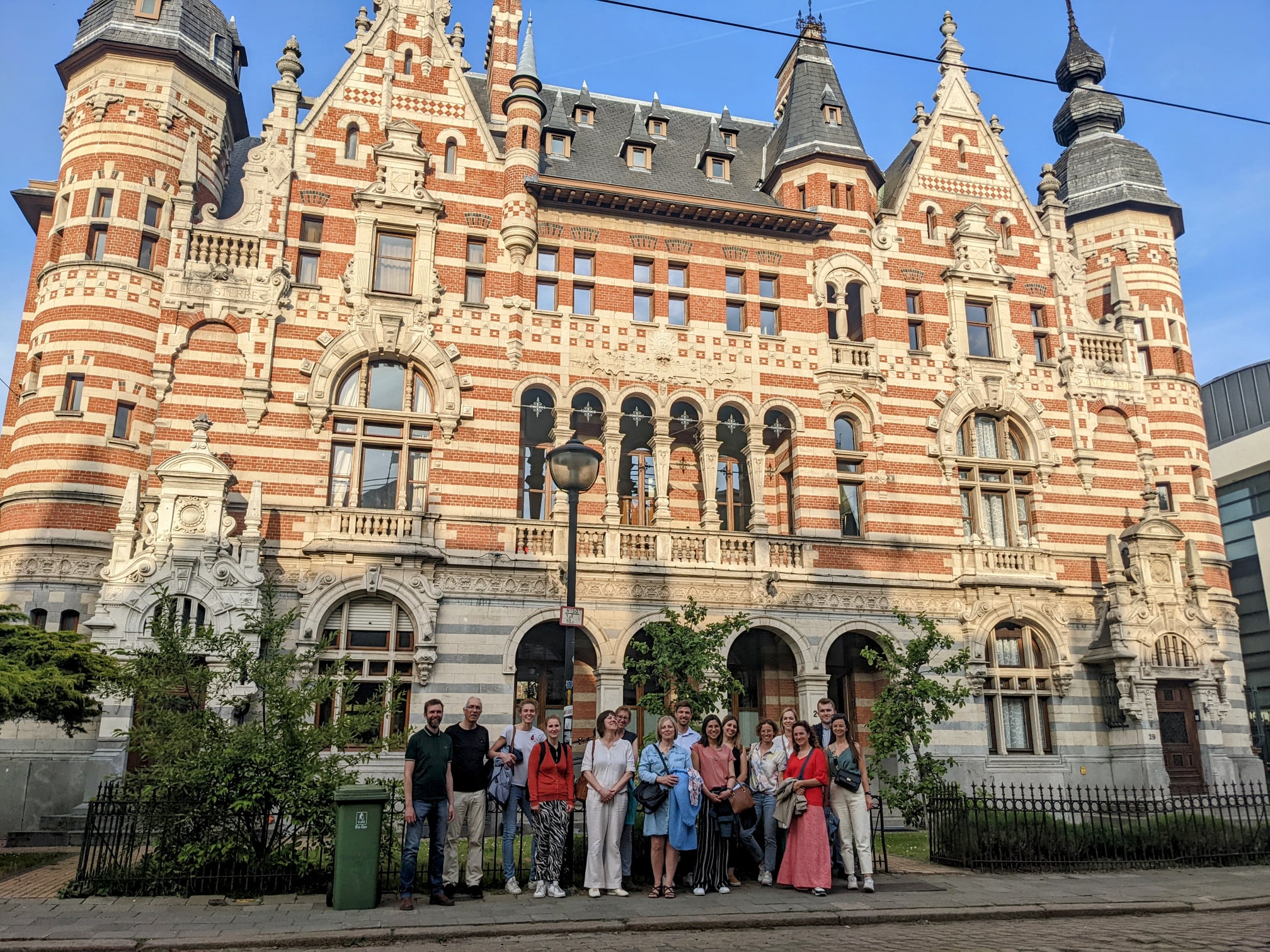https://registratie-aanbod.vrouwennet.be/uploads/aanbod/ari-apteker-walking-in-antwerp-vrouwennet-overview_1773673886.jpg