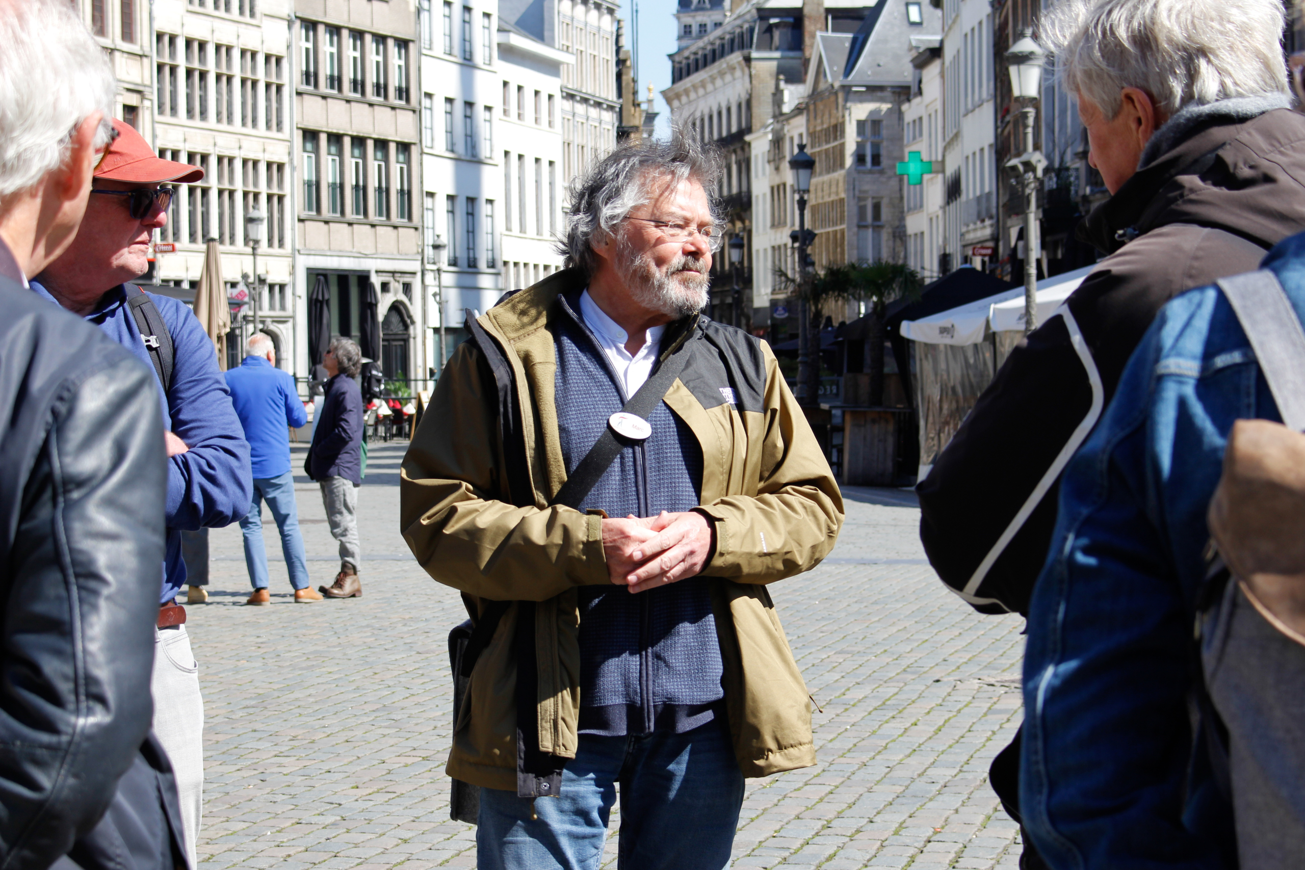 https://registratie-aanbod.vrouwennet.be/uploads/aanbod/ari-apteker-walking-in-antwerp-vrouwennet-photo-1_1773673889.jpg