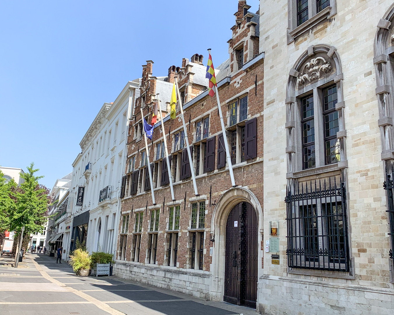 https://registratie-aanbod.vrouwennet.be/uploads/aanbod/ari-apteker-walking-in-antwerp-vrouwennet-photo-2_1773673890.jpeg