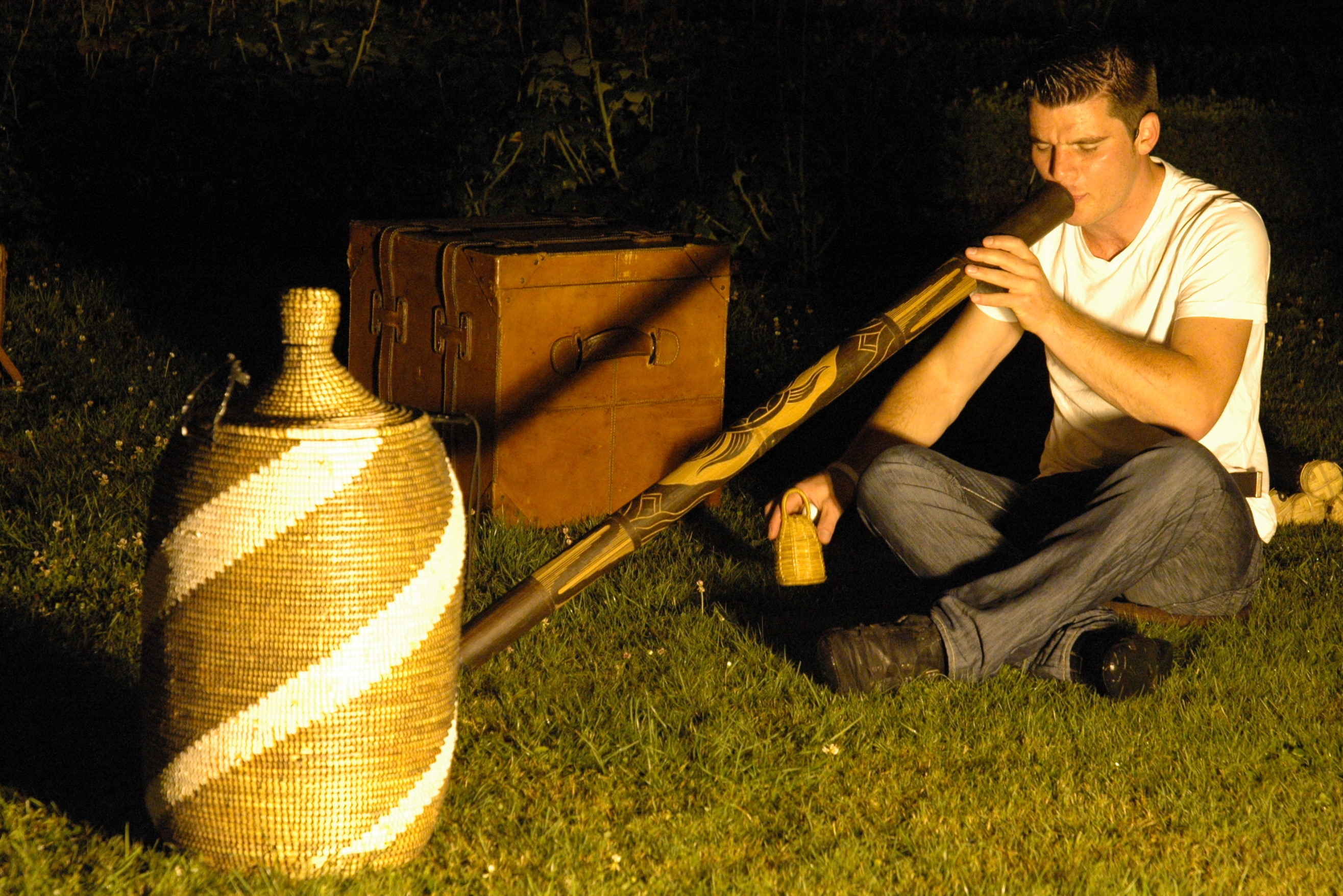 https://registratie-aanbod.vrouwennet.be/uploads/aanbod/geert-vander-sypt-make-music-percussion-vrouwennet-photo-2_1751492099.jpg