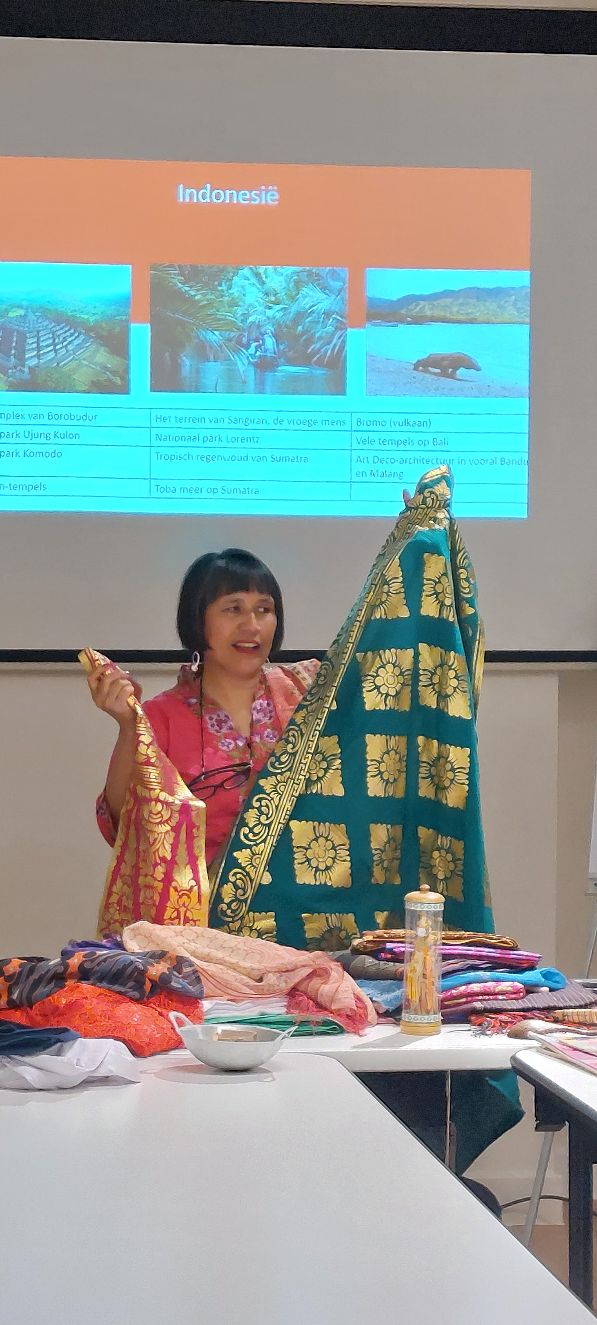 https://registratie-aanbod.vrouwennet.be/uploads/aanbod/irien-damayanti-rumah-jawa-vrouwennet-photo-1_1773576312.jpg